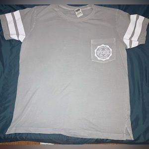 GIFTED Victoria’s Secret PINK Gray 100% Cotton V-neck Pocket T-shirt Medium